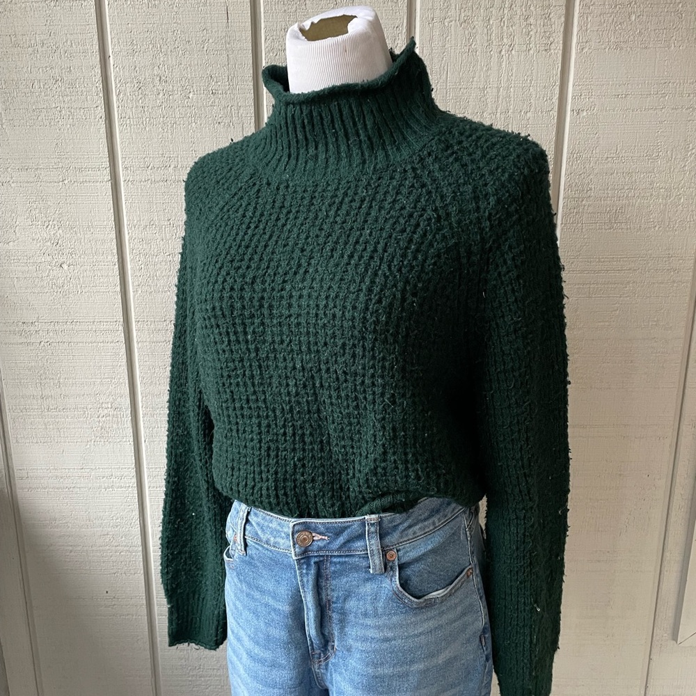 American Eagle Dark Green size Medium mock neck waffle knit sweater